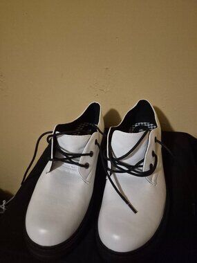 SEYCHELLES WHITE LOAER SHOES (SIZE 11M)